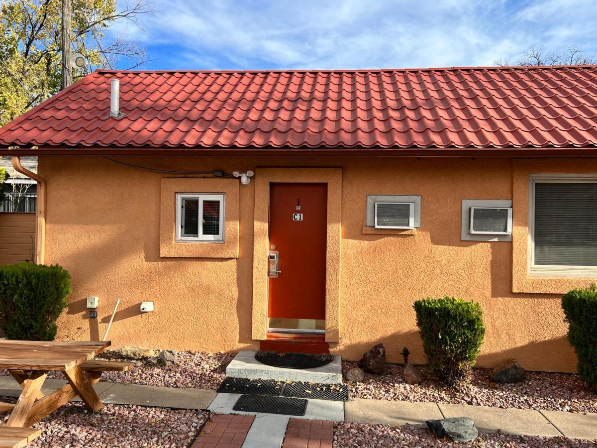 Garden Of The Gods Motel Colorado Springs Exterior photo