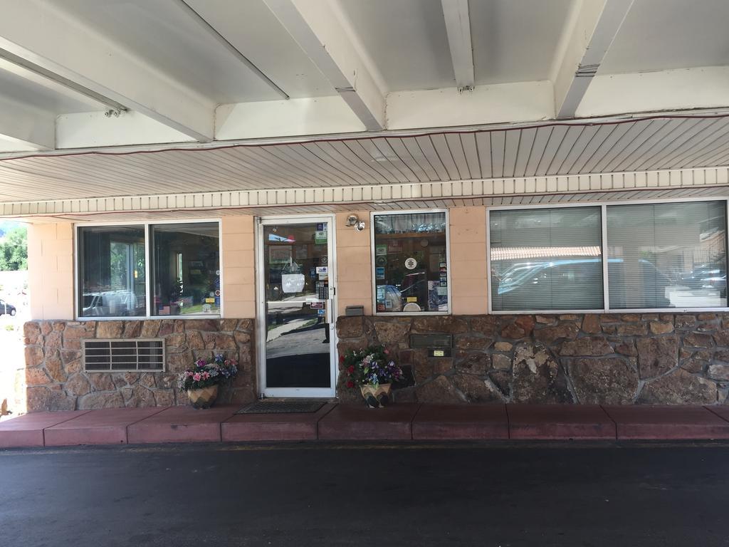 Garden Of The Gods Motel Colorado Springs Exterior photo